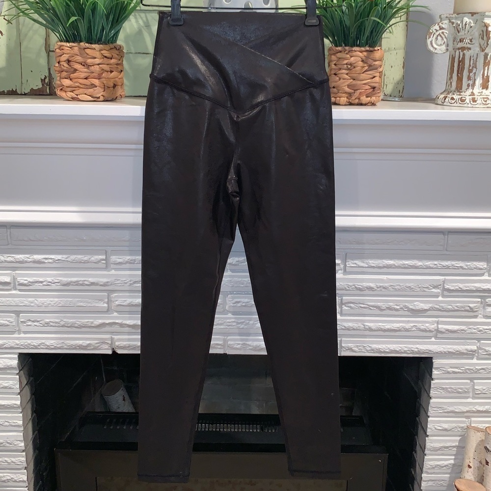 Offline by Aerie Black Shimmer Crossover Waist Leggings Size M - Picture 2 of 4